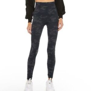 SPANX Look At Me Now Seamless Leggings L {Black Camo}